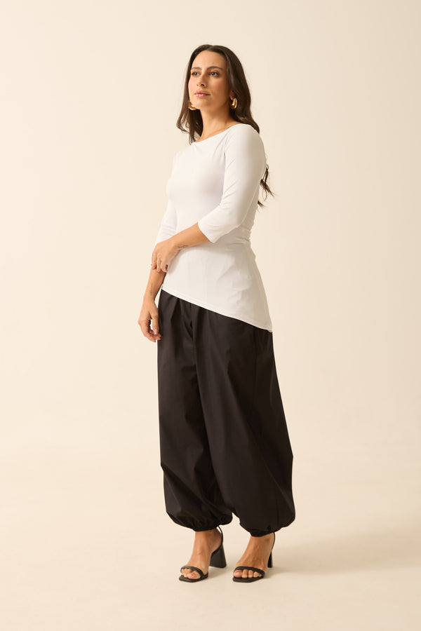 BLUSA MANGA 3/4 ASSIMÉTRICA EM POLIAMIDA OFF