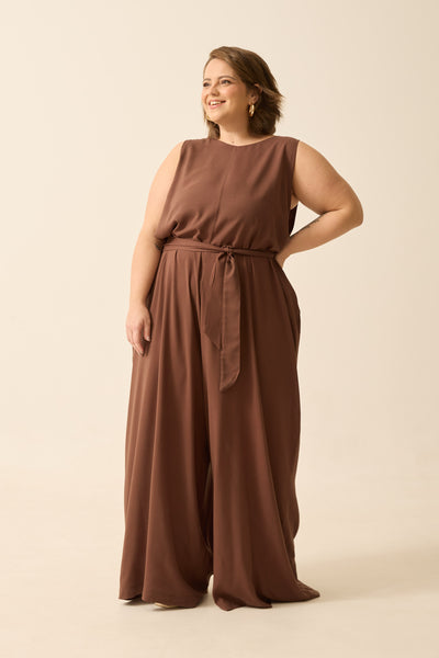 MACACÃO COM FAIXA E BOLSO VISCOSE LISA TRUFA
