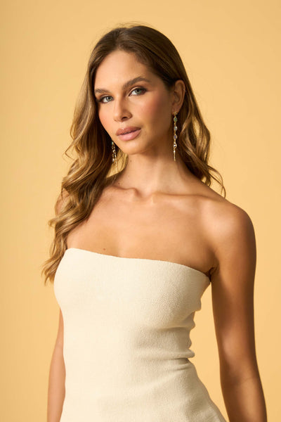BLUSA EM TRICOT PEPLUM TOMARA QUE CAIA OFF-WHITE