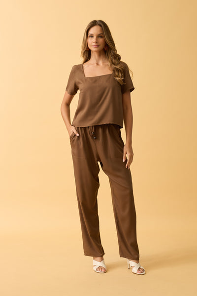 CALCA CENOURA COM BOLSO TWILL TERRA ESCURA