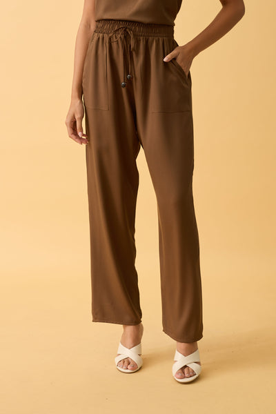 CALCA CENOURA COM BOLSO TWILL TERRA ESCURA