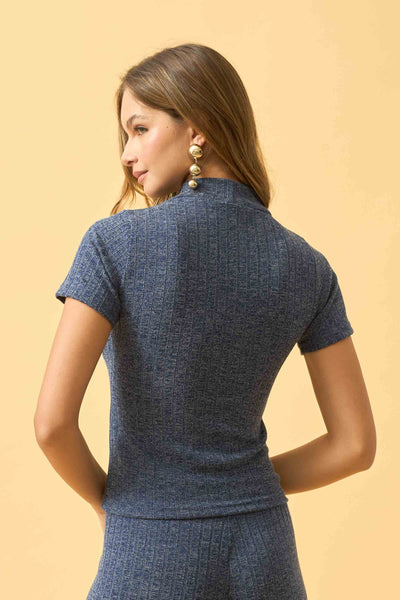 BLUSA CANELADA FLANEL GOLA ALTA E MANGA AZUL MEDIEVAL