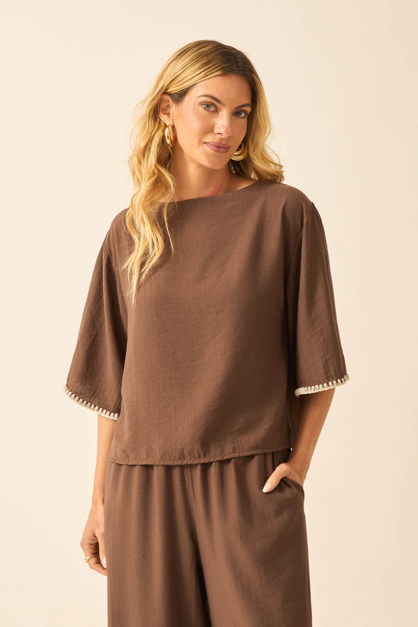 BLUSA MANGA EVASÊ E PONTO CROCHÊ TRUFA