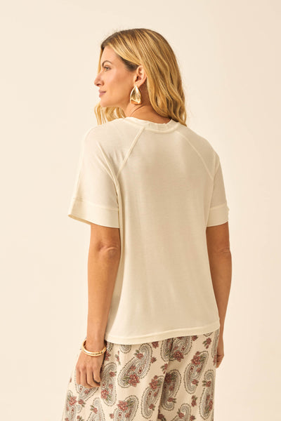 T-SHIRT COM GOLA EM MODAL OFF
