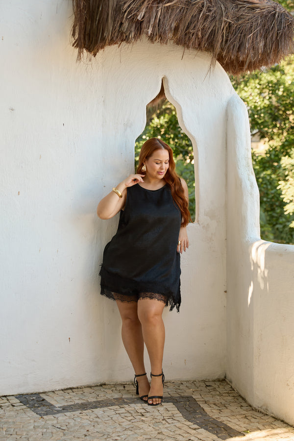 SHORT COM BOLSO E RENDA NA BARRA PRETO