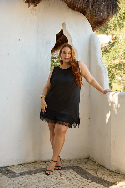 SHORT COM BOLSO E RENDA NA BARRA PRETO