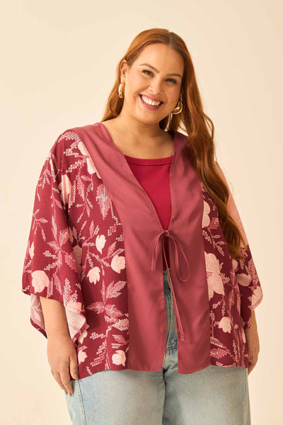 KIMONO COM RECORTE E CORDINHA PEÔNIAS