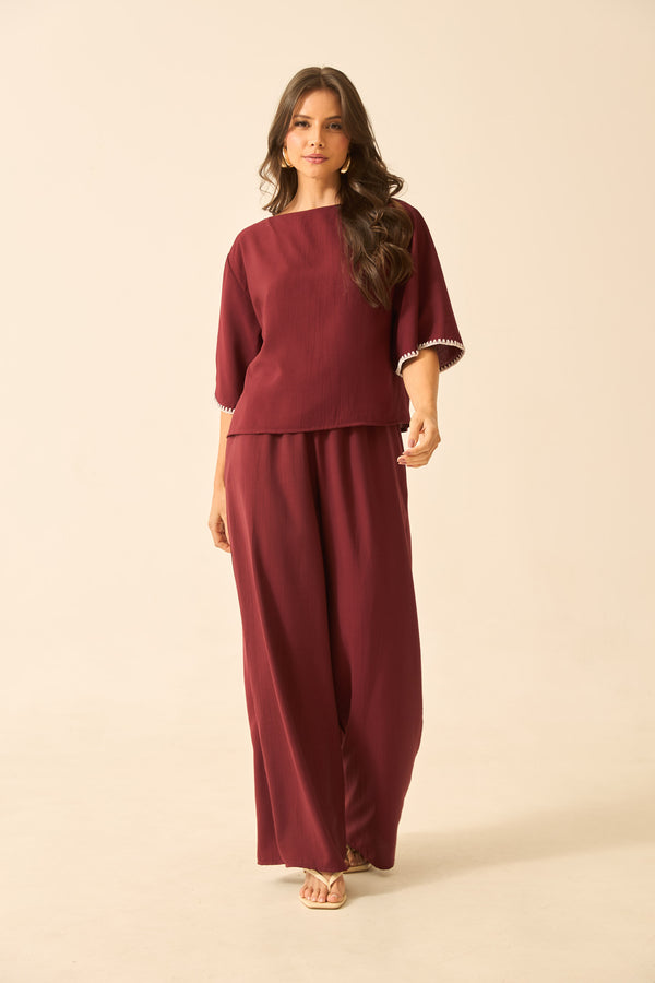 CALÇA RETA COM BOLSO E CORDINHA CABERNET