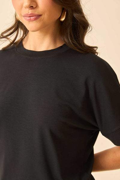 T-SHIRT COM GOLA EM MODAL PRETO