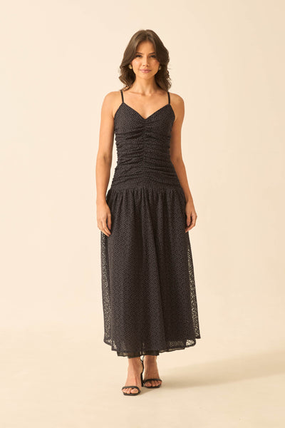 VESTIDO DE RENDA COM FORRO E ZÍPER PRETO