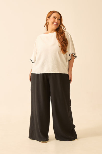 CALÇA RETA COM BOLSO E CORDINHA PRETO