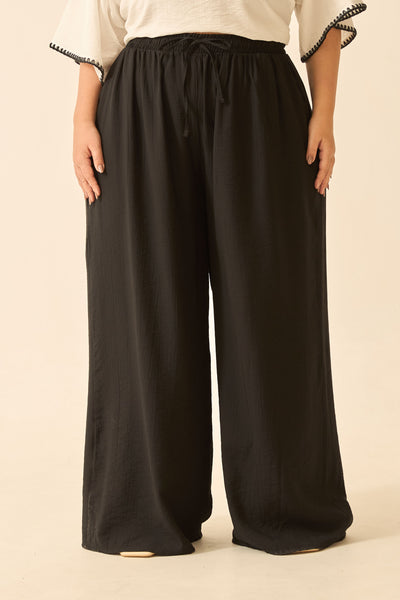 CALÇA RETA COM BOLSO E CORDINHA PRETO