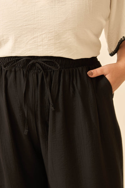 CALÇA RETA COM BOLSO E CORDINHA PRETO