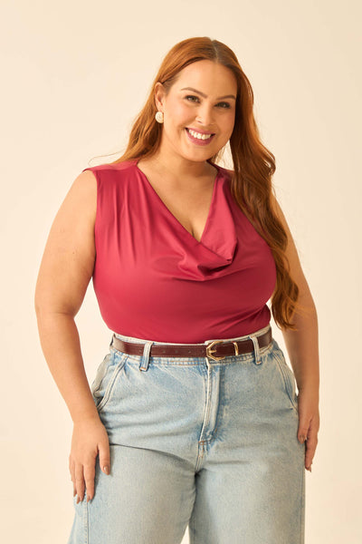 BLUSA COM DECOTE DEGAGÊ EM POLIAMIDA VINHO