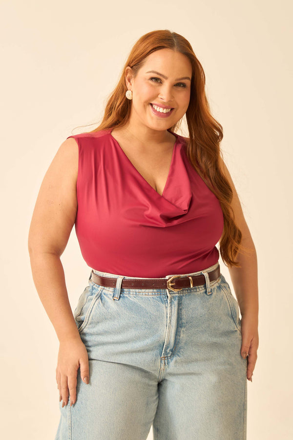 BLUSA COM DECOTE DEGAGÊ EM POLIAMIDA VINHO