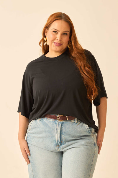 T-SHIRT COM GOLA EM MODAL PRETO
