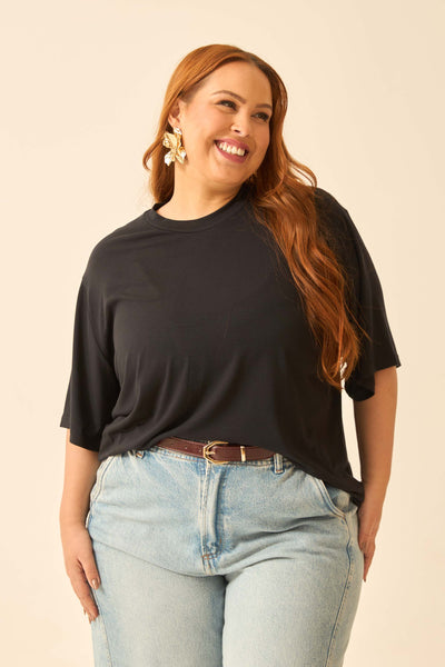 T-SHIRT COM GOLA EM MODAL PRETO
