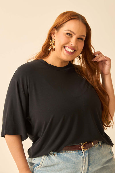 T-SHIRT COM GOLA EM MODAL PRETO