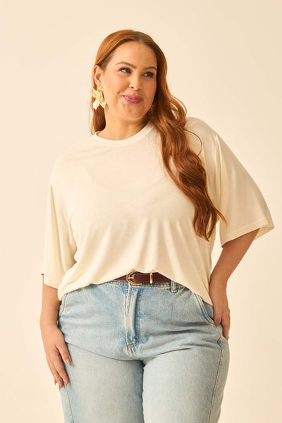 T-SHIRT COM GOLA EM MODAL OFF