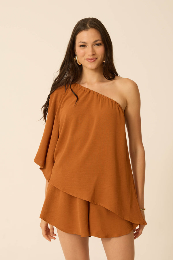 BLUSA UM OMBRO SÓ ASSIMÉTRICA DUNA CAFÉ CARAMEL