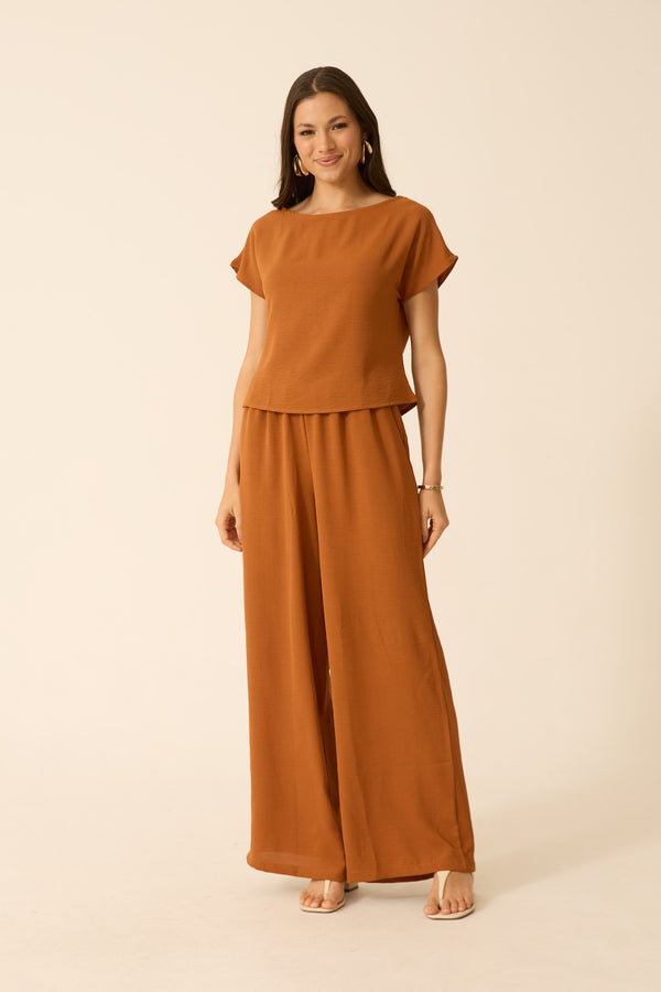 CALÇA RETA COM BOLSO DUNA CAFÉ CARAMEL