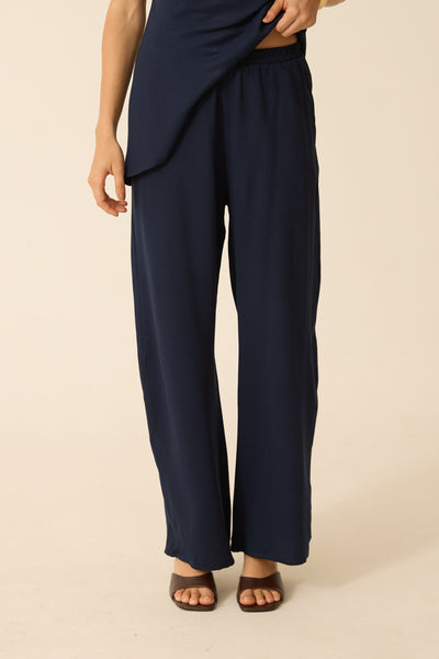 CALÇA RETA COM BOLSO TWILL MARINHO