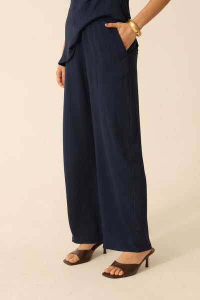 CALÇA RETA COM BOLSO TWILL MARINHO