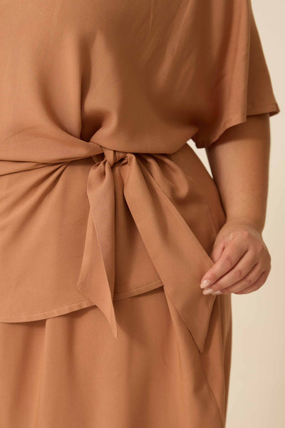 BLUSA COM AMARRAÇÃO NA LATERAL CANELA