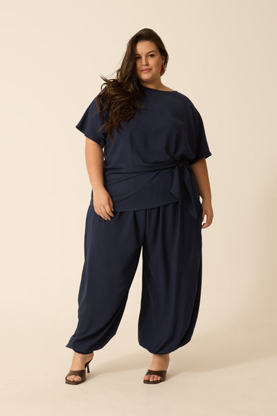 BLUSA COM AMARRAÇÃO NA LATERAL MARINHO