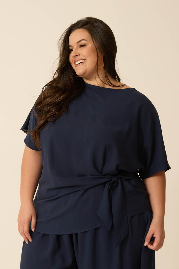 BLUSA COM AMARRAÇÃO NA LATERAL MARINHO