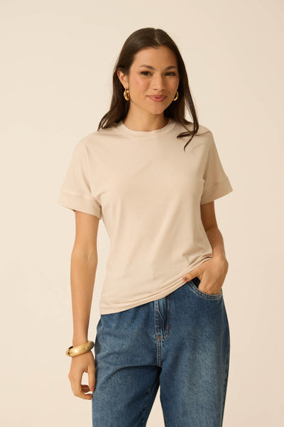 T-SHIRT COM GOLA EM MODAL MARFIM