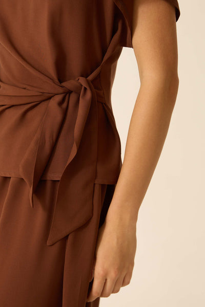 BLUSA AMARRAÇÃO NA LATERAL MARROM