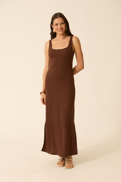 VESTIDO LONGO COM DECOTE U MALHA ONDAS MARROM