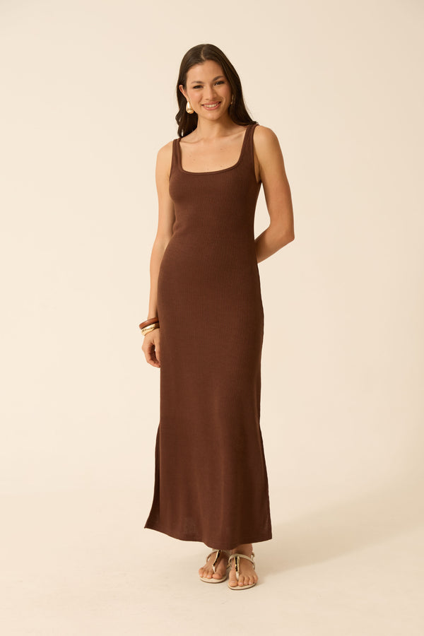 VESTIDO LONGO COM DECOTE U MALHA ONDAS MARROM
