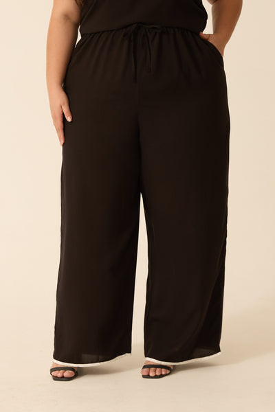 CALÇA RETA COM BOLSO BICOLOR PRETO