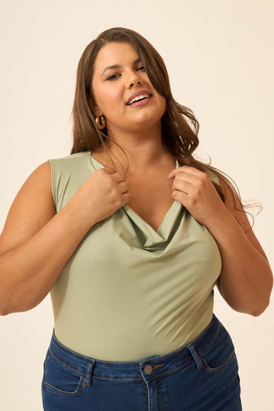 BLUSA COM DECOTE DEGAGÊ EM POLIAMIDA VERDE BRISA