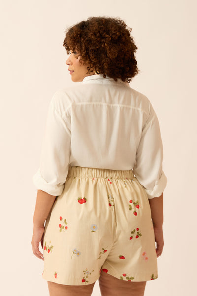 SHORT COM BOLSO CAMPO DE MORANGOS ALGODÃO