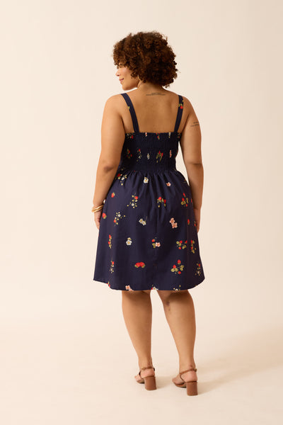 VESTIDO CURTO COM AMARRAÇÃO CAMPO DE MORANGOS MARINHO