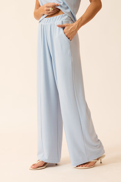 CALÇA RETA COM BOLSO MODAL GENEBRA AZUL CÉU