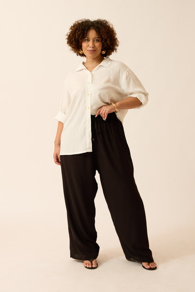 CALÇA RETA COM CORDINHA PRETO