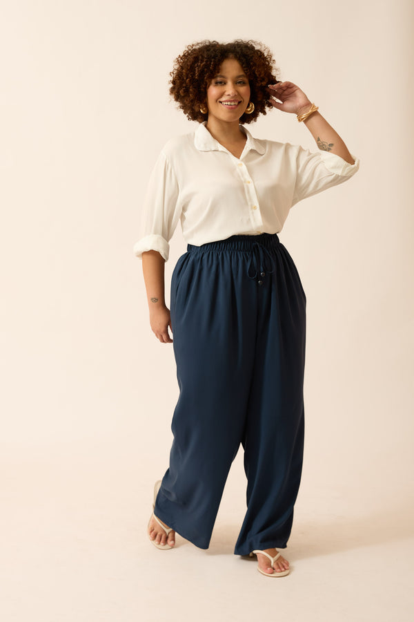CALÇA RETA COM CORDINHA MARINHO
