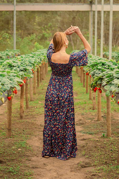 VESTIDO LONGO COM BABADO MINI CAMPO DE MORANGOS MARINHO