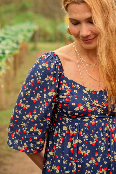 VESTIDO LONGO COM BABADO MINI CAMPO DE MORANGOS MARINHO