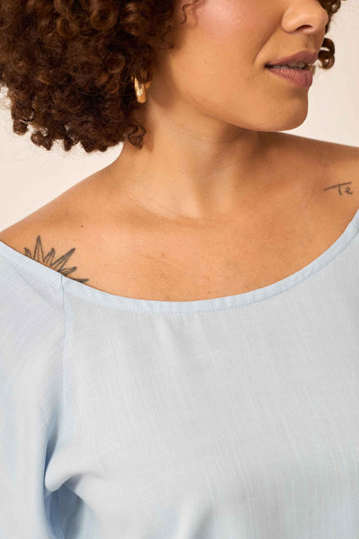 BLUSA COM DECOTE REDONDO RAYON SLUB AZUL CÉU