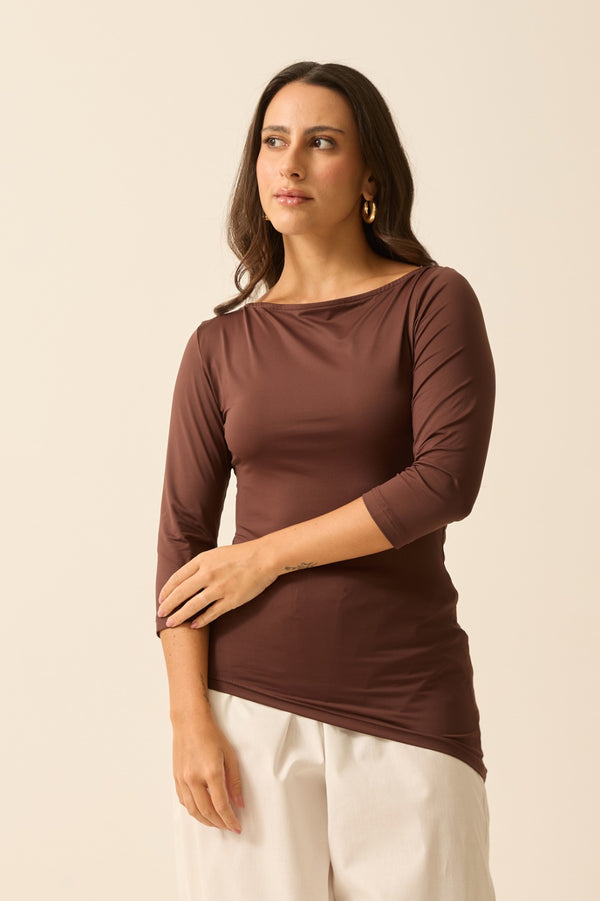 BLUSA MANGA 3/4 ASSIMÉTRICA EM POLIAMIDA MARROM ESPRESSO