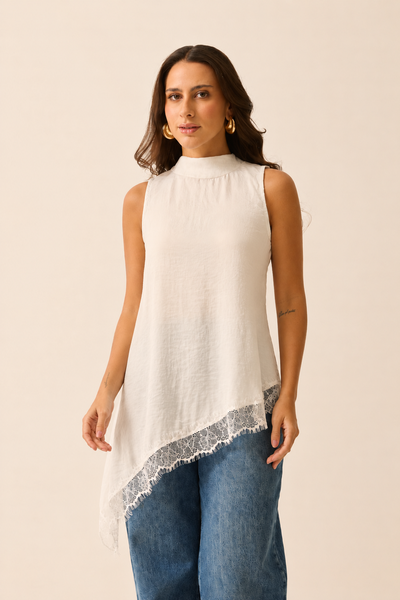 BLUSA ASSIMÉTRICA COM RENDA CRINCLE LISO OFF-WHITE