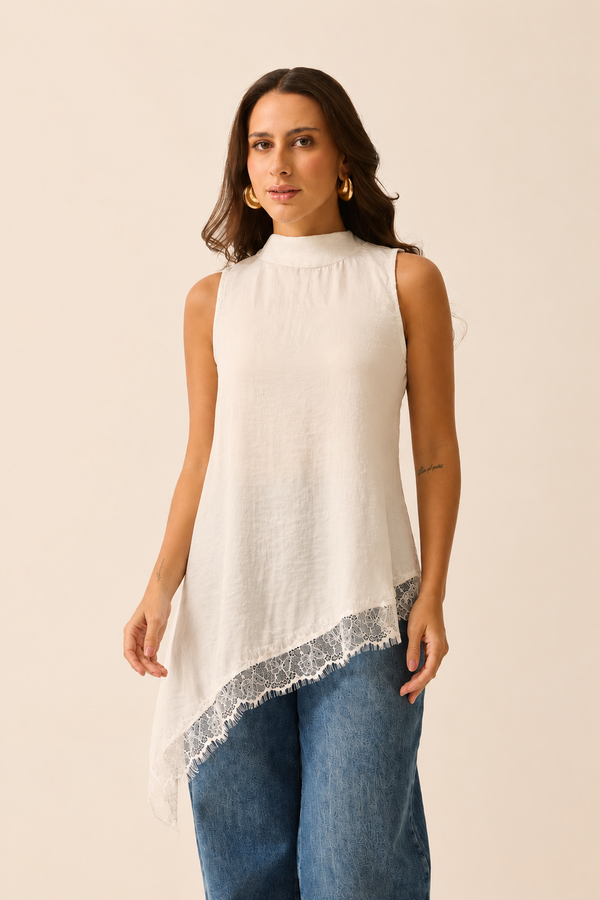 BLUSA ASSIMÉTRICA COM RENDA CRINCLE LISO OFF-WHITE